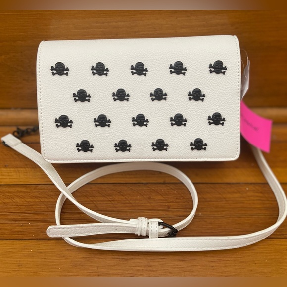 Betsey Johnson Handbags - NWT Betsey Johnson skull crossbody